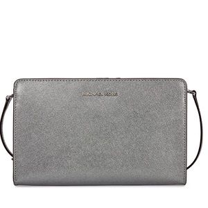 MICHAEL KORS - Jet Set Large Crossbody Clutch - Light Pewter